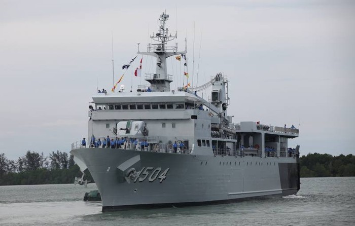 Tàu hỗ trợ đa năng KD Mahawangsa của Hải quân Malaysia